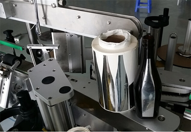 Automatyczna dwustronna maszyna do etykietowania butelek z szamponem Szczegóły