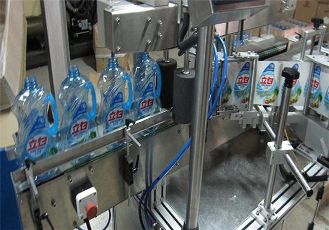 Automatyczna dwustronna maszyna do etykietowania butelek z szamponem Szczegóły
