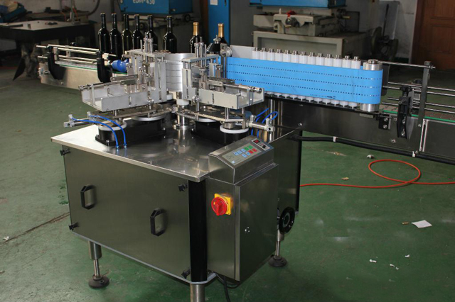 Automatyczne liniowe okrągłe butelki Maszyna do etykietowania na zimno z klejem na mokro