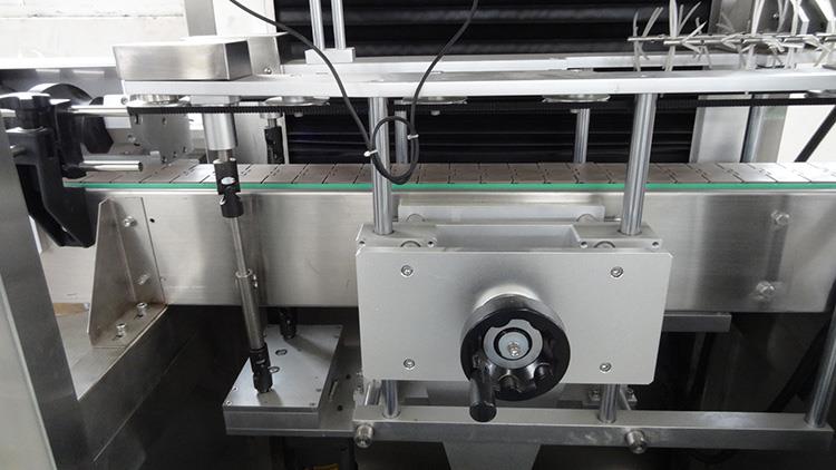 Automatyczna maszyna do etykietowania butelek z termokurczliwym rękawem PVC