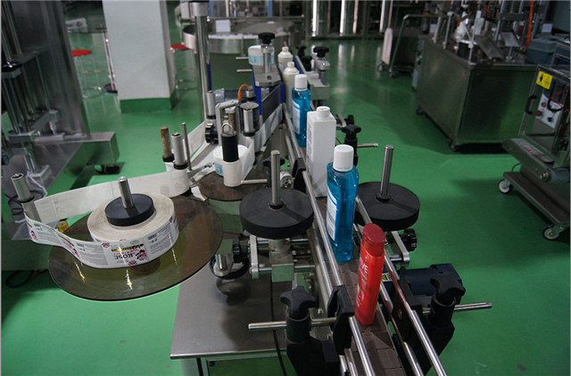 Konfiguracja automatycznej maszyny do etykietowania pionowych okrągłych butelek